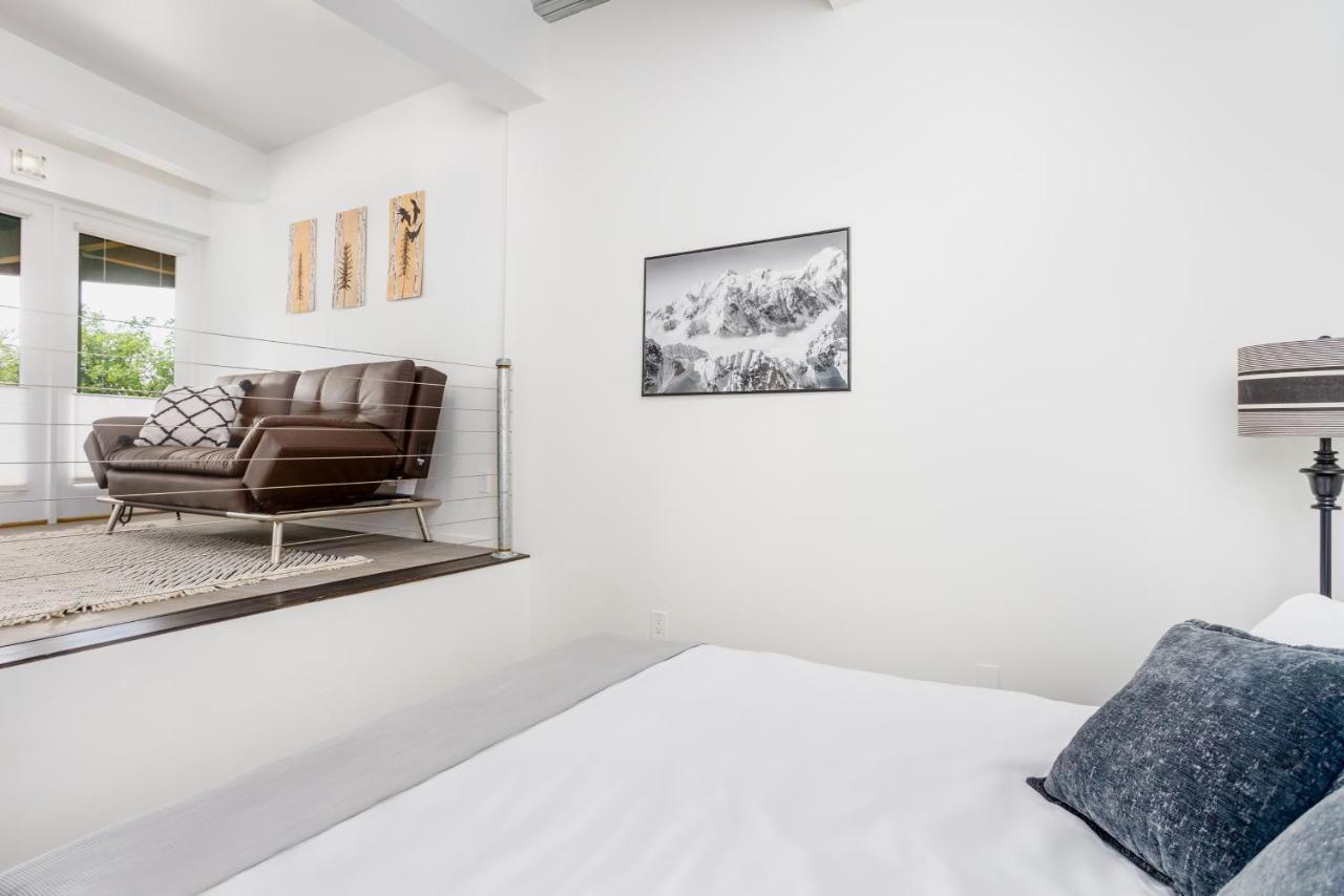Вилла Downtown Contemporary Cove Анкоридж Экстерьер фото