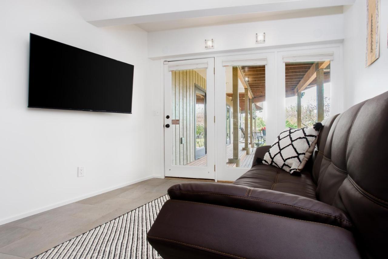 Вилла Downtown Contemporary Cove Анкоридж Экстерьер фото